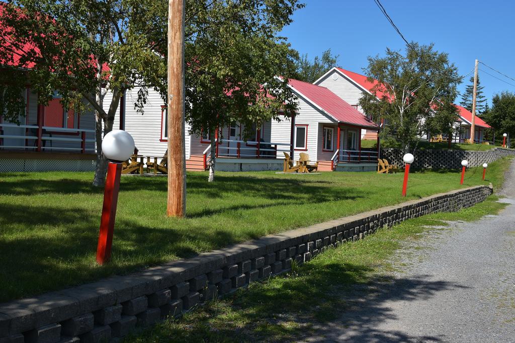 Motel et Chalets Bo-Fleuve Evangeline Saint-Siméon Extérieur photo