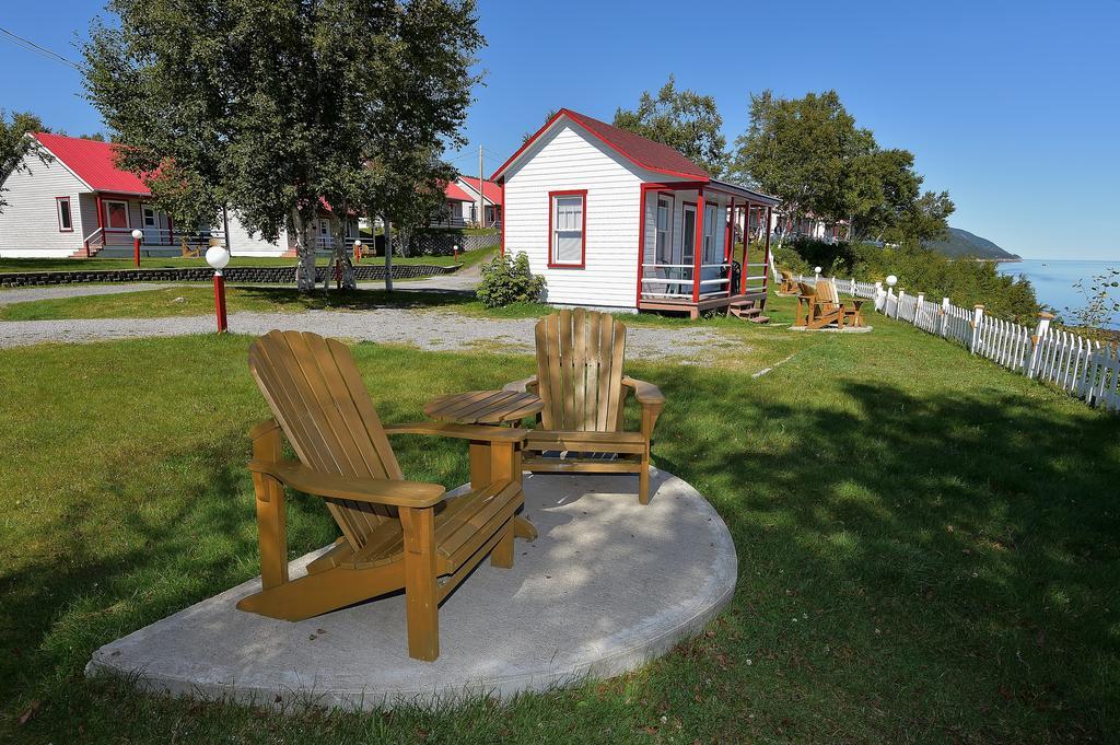 Motel et Chalets Bo-Fleuve Evangeline Saint-Siméon Extérieur photo