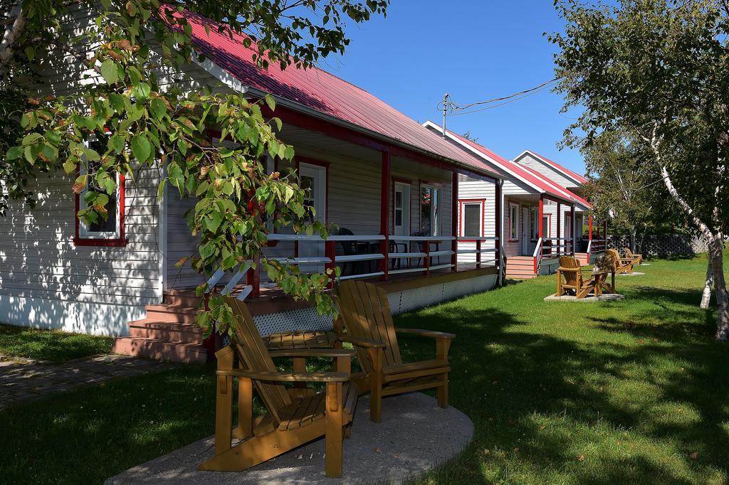 Motel et Chalets Bo-Fleuve Evangeline Saint-Siméon Extérieur photo