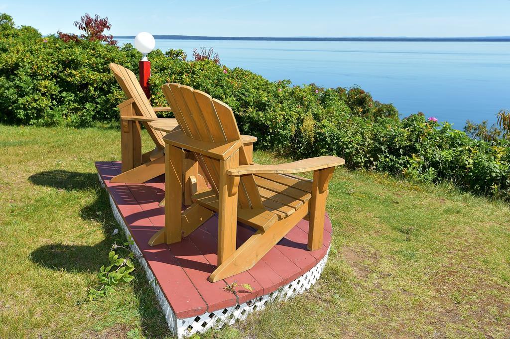 Motel et Chalets Bo-Fleuve Evangeline Saint-Siméon Extérieur photo