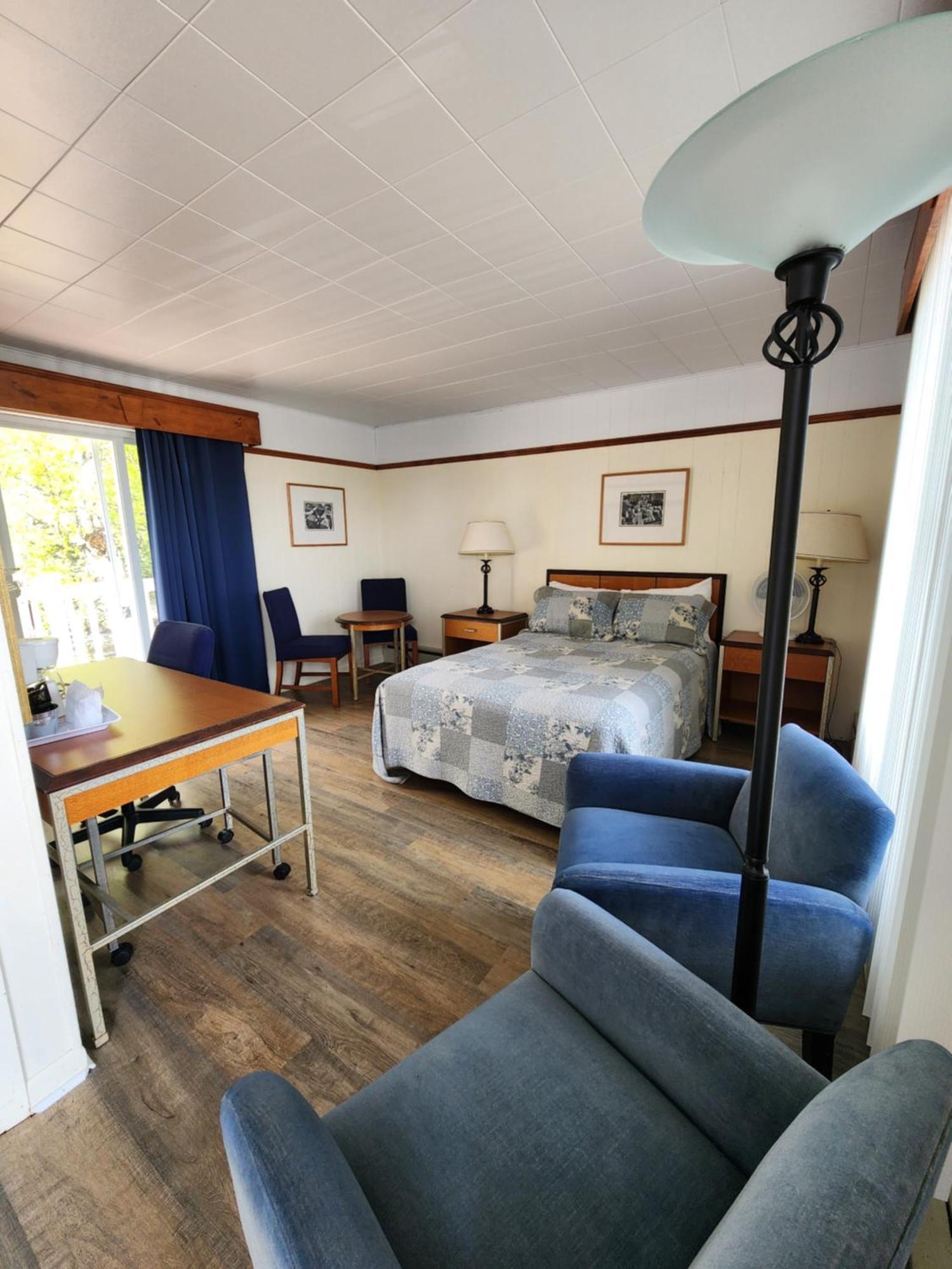 Motel et Chalets Bo-Fleuve Evangeline Saint-Siméon Extérieur photo
