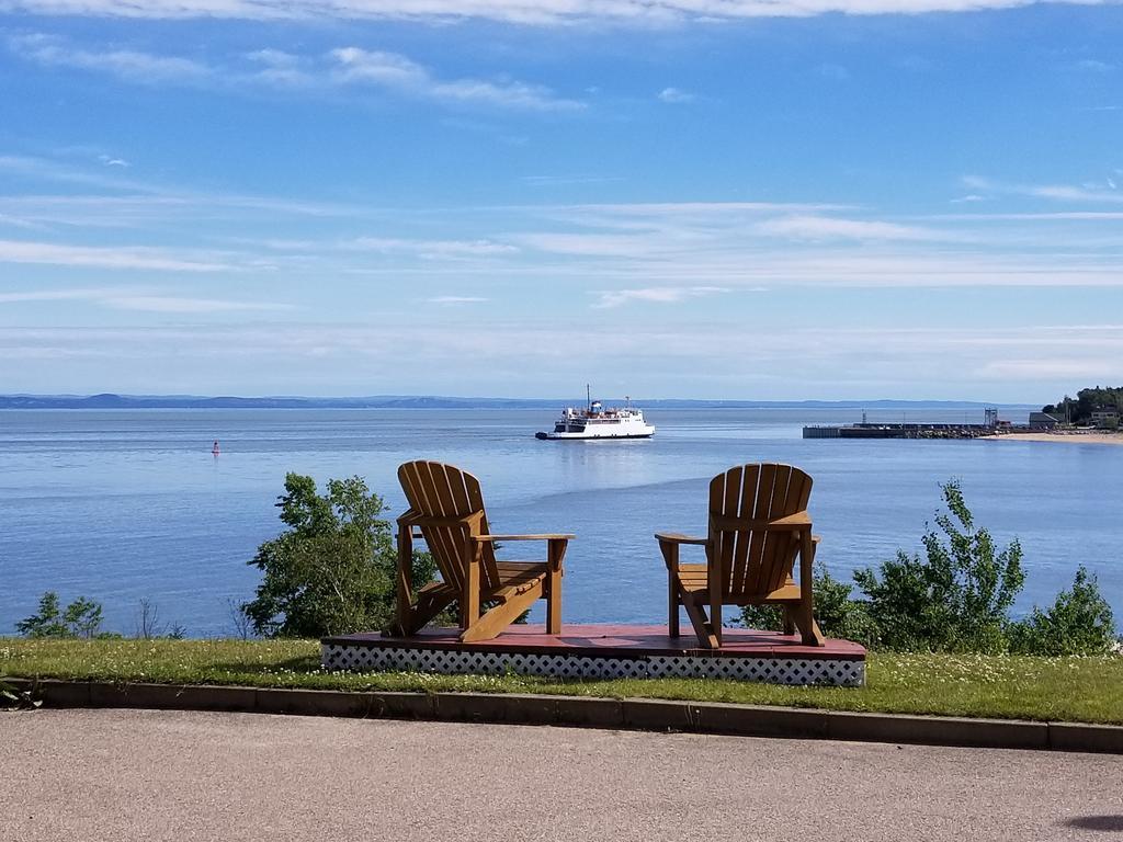 Motel et Chalets Bo-Fleuve Evangeline Saint-Siméon Extérieur photo