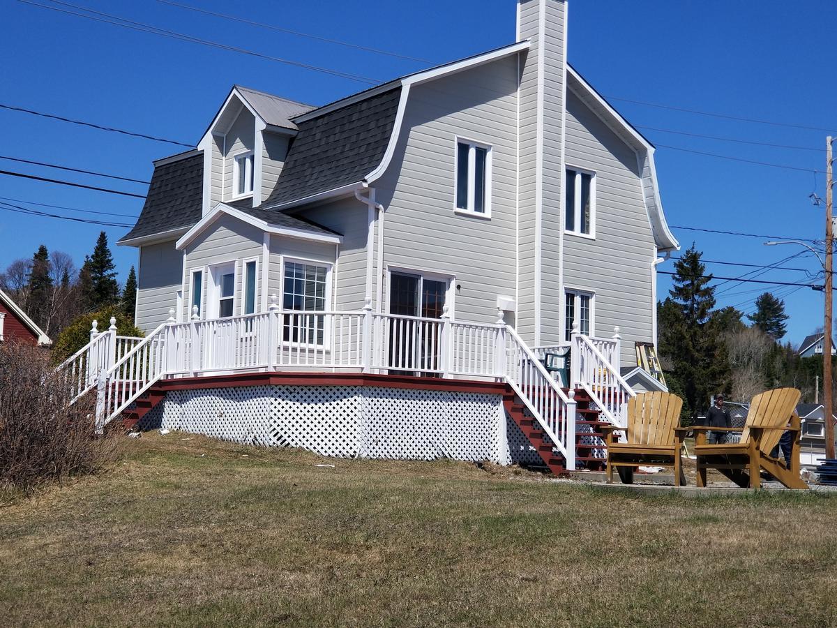 Motel et Chalets Bo-Fleuve Evangeline Saint-Siméon Extérieur photo